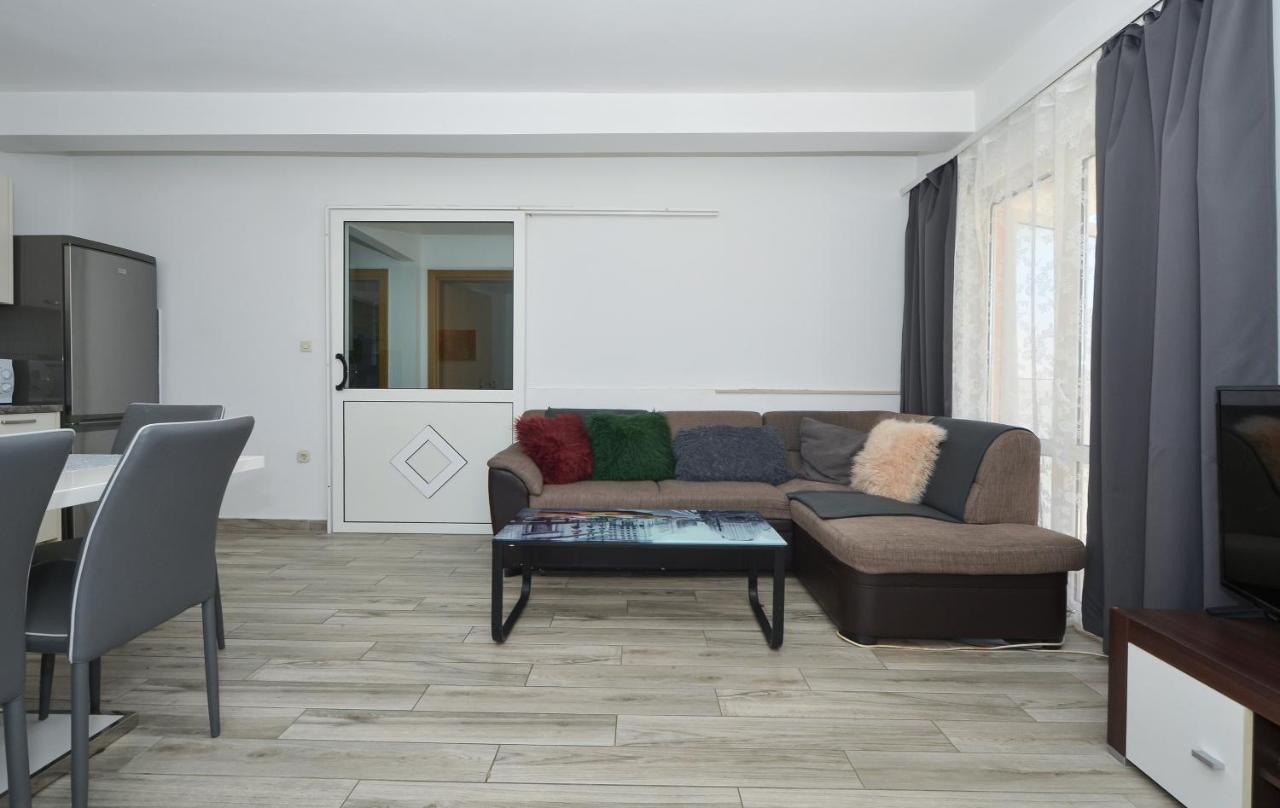 Apartments Luciano Сегет-Враница Экстерьер фото