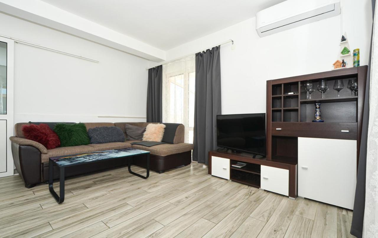 Apartments Luciano Сегет-Враница Экстерьер фото