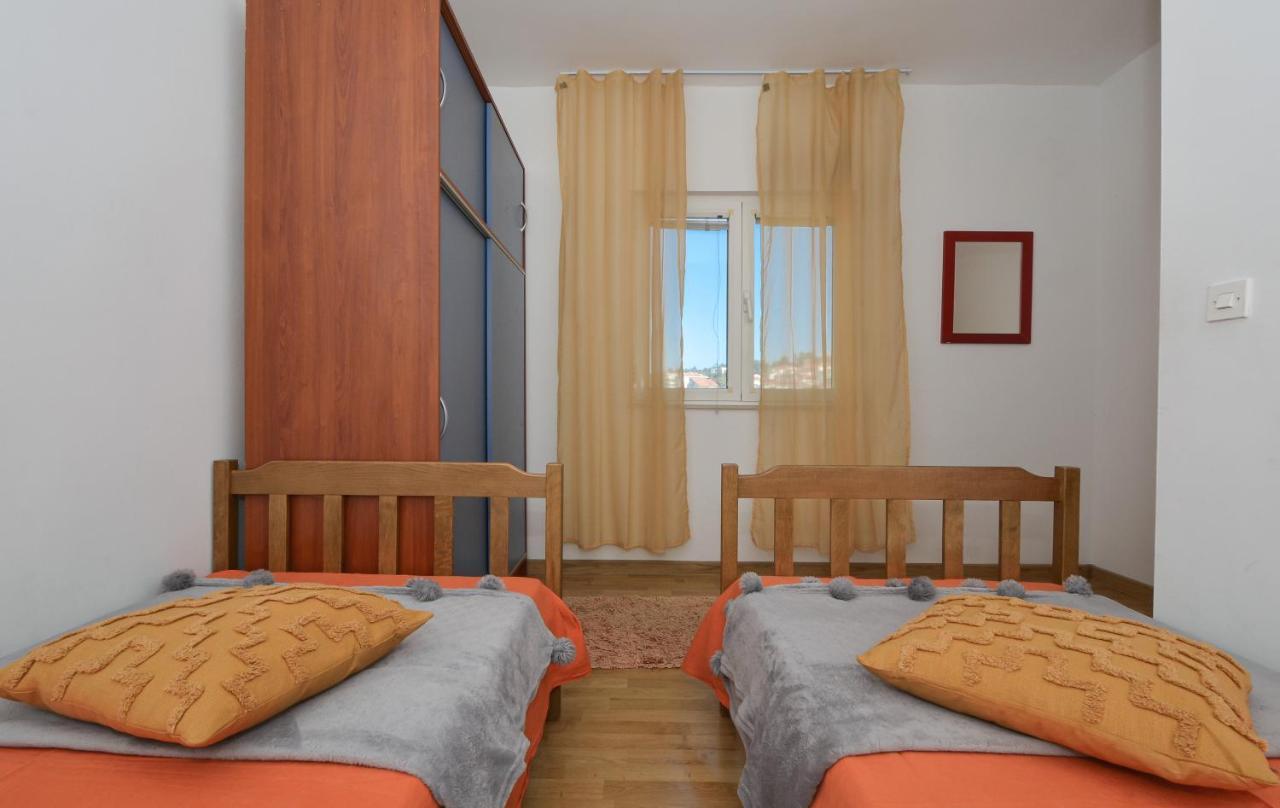 Apartments Luciano Сегет-Враница Экстерьер фото