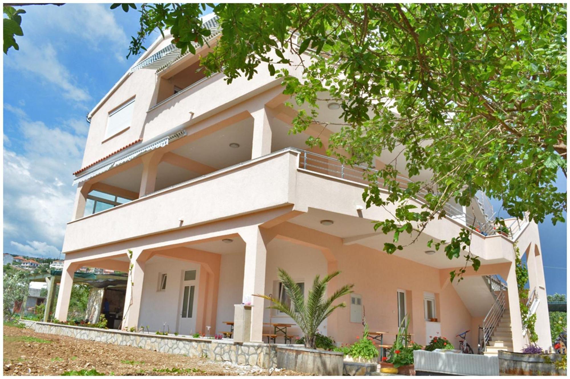 Apartments Luciano Сегет-Враница Экстерьер фото